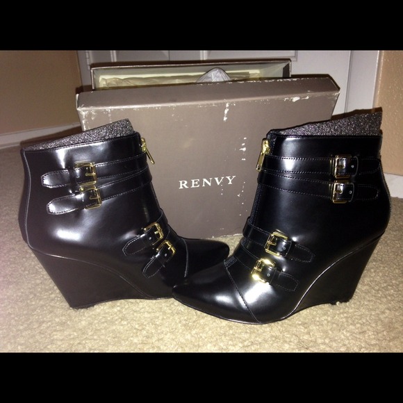 New Renvy Aren Short Wedge Strap Ankle Boot