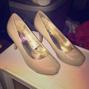 NWOT Candies Nude Heels