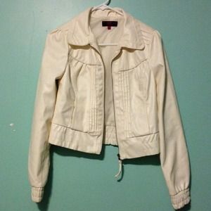 🔸NWOT🔸White Leather Jacket