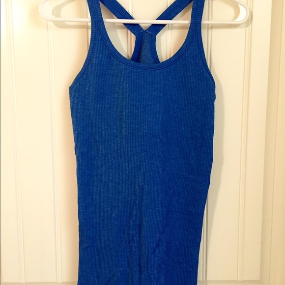 EUC Lululemon racer back in pigment blue