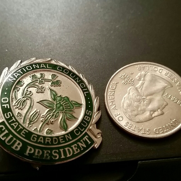 Club silver pin