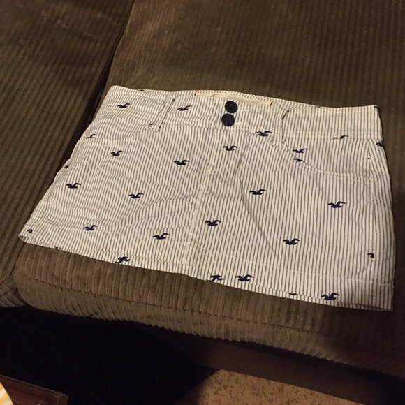 Size 1 hollister skirt never worn