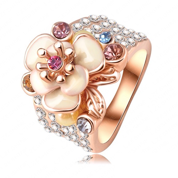 Stunning ring with crystals size 6.5