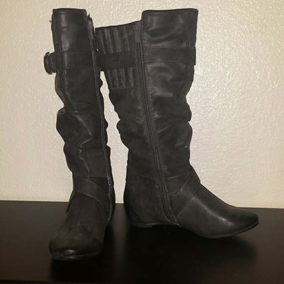 Calf high Grey Boots - Picture 2 of 3