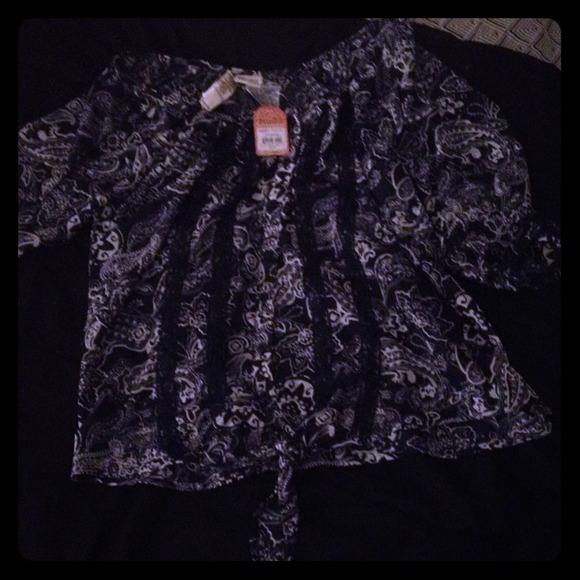 Cute navy paisley crop top