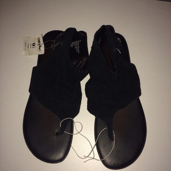 Black Mossimo flat sandals