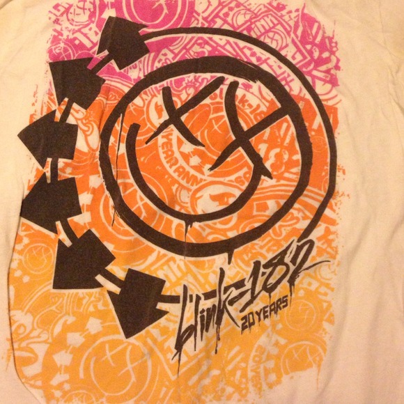 Blink 182 band shirt