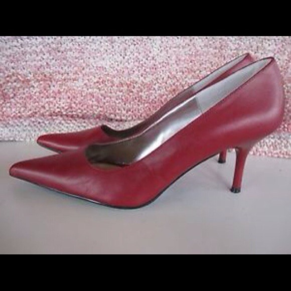 Red pointy pumps - Picture 4 of 4