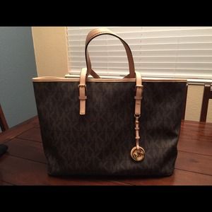 RESERVED for @Paulascloset14