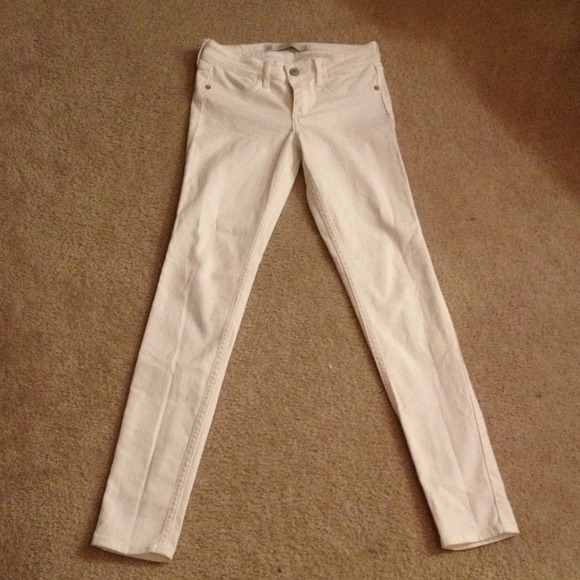 Amercrombie and Fitch crisp white skinny jeans