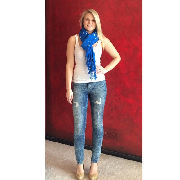 Abercrombie & Fitch Accessories - A&F blue polka dot scarf