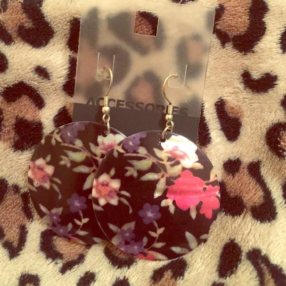 Old Navy earrings 🎀