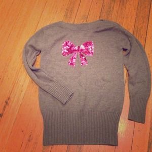Cute gray and pink sweater!!!