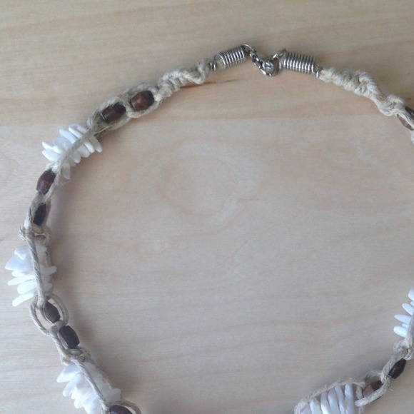Seashell Hemp Choker - Picture 2 of 3