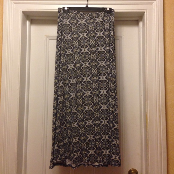 Forever 21 aztec print maxi skirt