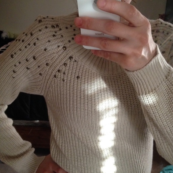 Long sweater. - Picture 2 of 2
