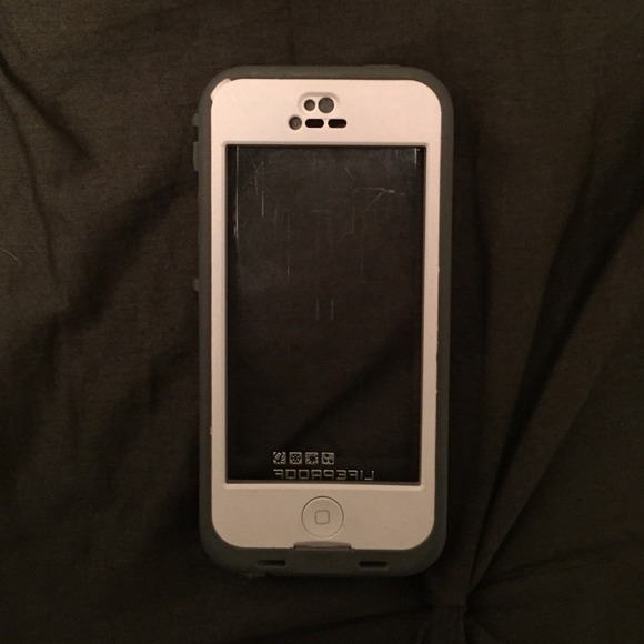 Iphone 5s lifeproof case