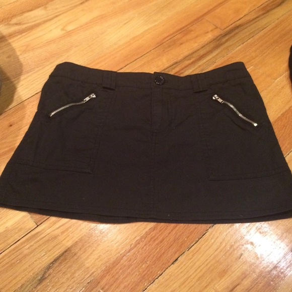 Guess black mini skirt sz 26 w zipper pockets