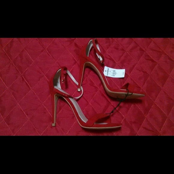 Express Heels - Picture 2 of 2