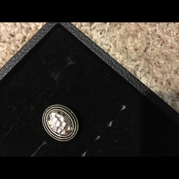 Oval silver tone hammered metal ring! - Picture 4 of 4