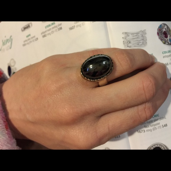 Silver setting with dark grey stone ring! - Picture 1 of 4