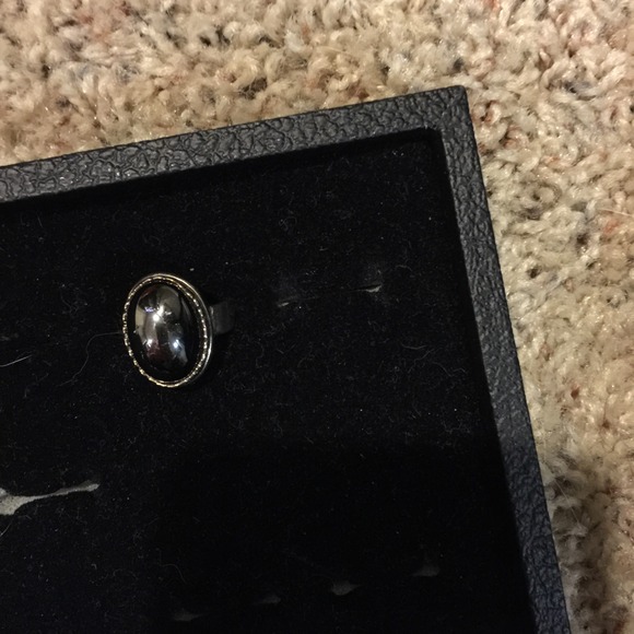 Silver setting with dark grey stone ring! - Picture 4 of 4