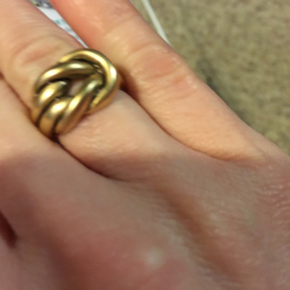 Love knot cocktail ring gold tone!