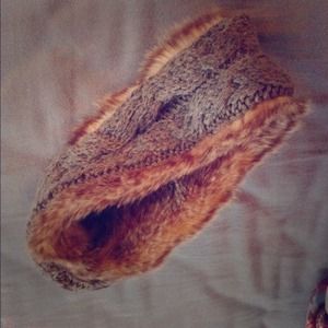 Faux fur cable knit headband/ ear warmers . 💙⛄️❄️