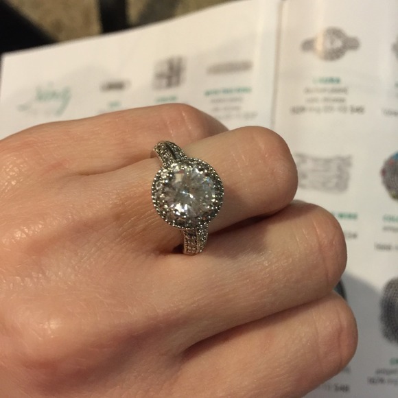 Laura Premire designs ring! - Picture 2 of 3