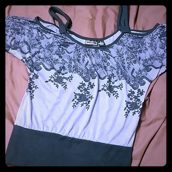 Beautiful top worn 2x - Picture 1 of 3