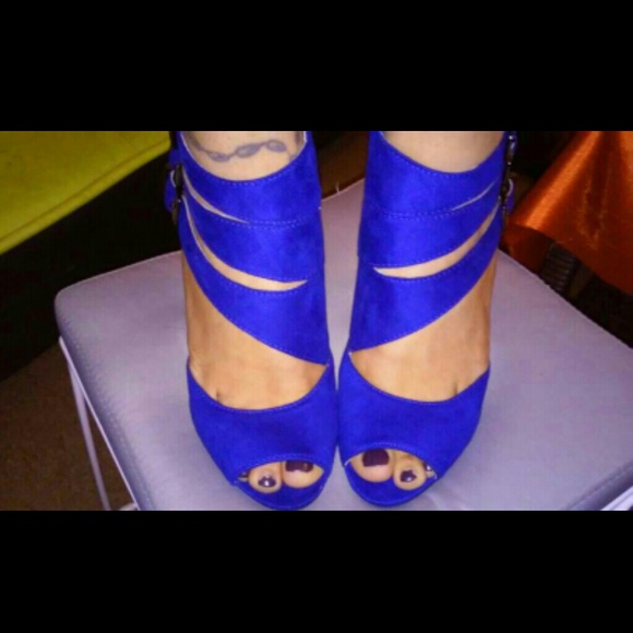 Gorgeous cobalt blue heels NEVER worn!