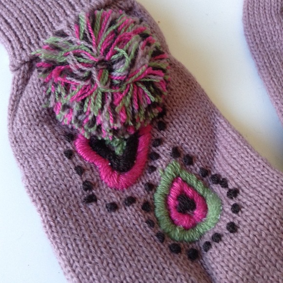 Cacharel Mittens - Picture 2 of 2