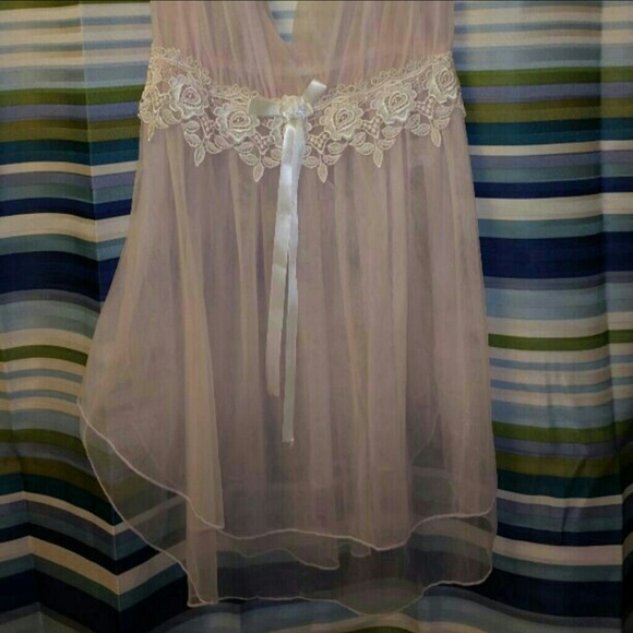 SOLD. Pale pink nightie - Picture 2 of 4