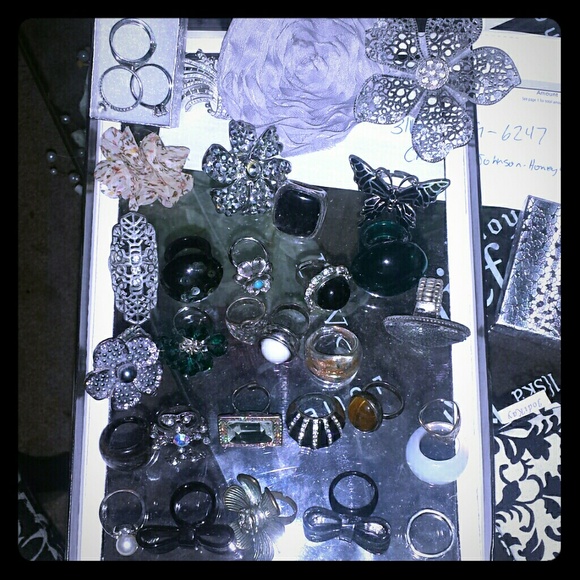 Lot of 32 rings