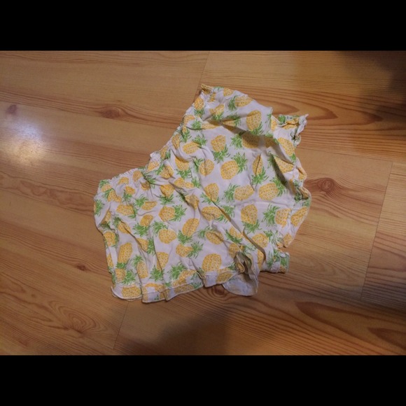 💥SOLD💥Pineapple shorts