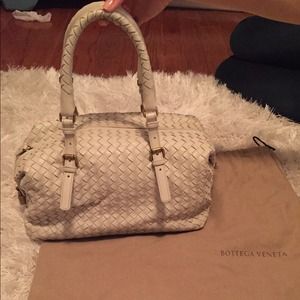 Bottega Veneta Montaigne Bag (Cream)