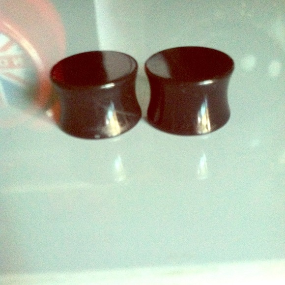 Black 1/2in. Plugs