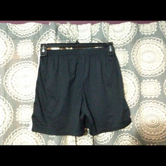 Underarmour athletic shorts - Picture 2 of 4