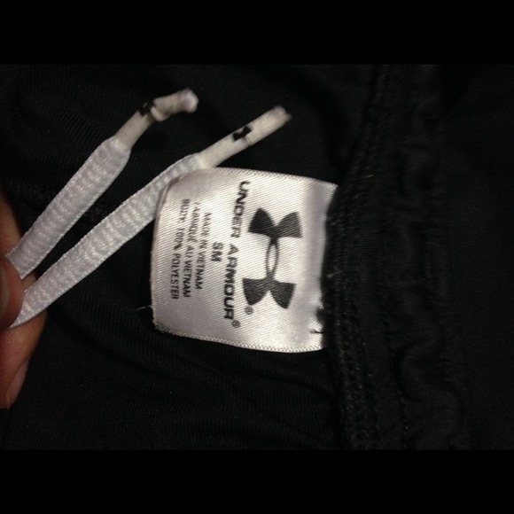 Underarmour athletic shorts - Picture 3 of 4