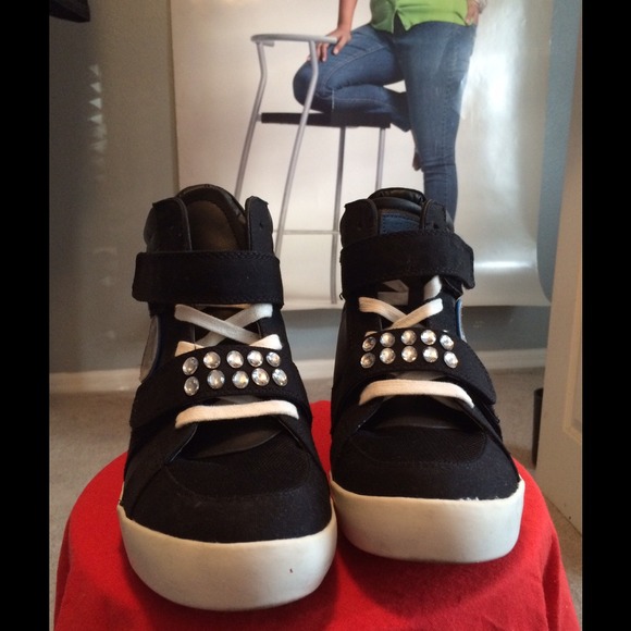 Guess Wedge Sneaker