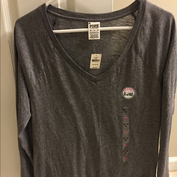 VS PINK XS v neck tee