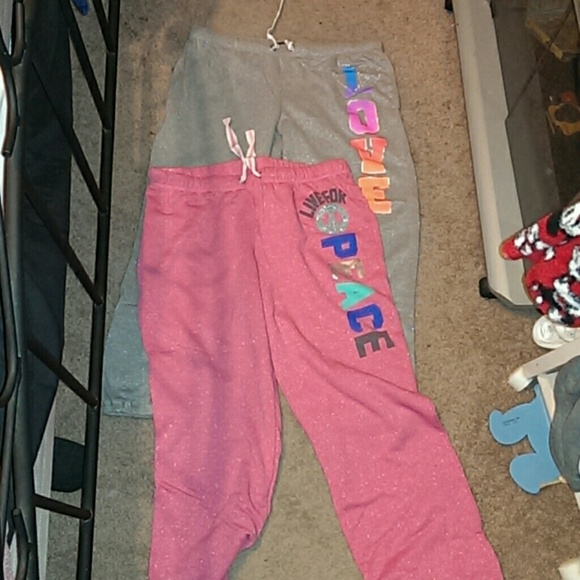 2 pairs of lounge pants