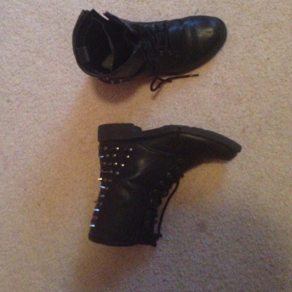 Combat boots