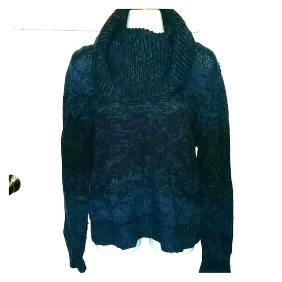 Navy blue sweater with front pocket