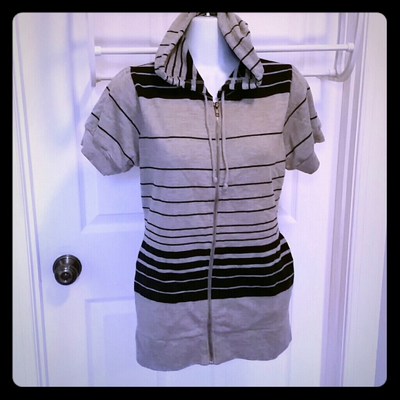 Short sleeve hooded sweatshirt