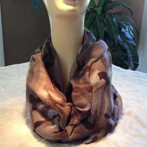 Infinity scarf new, in plastic-removed for photo