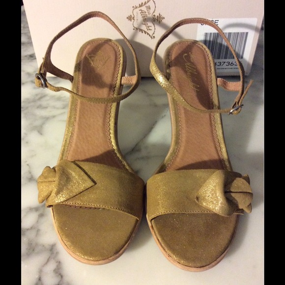 ❌SOLD❌ Anthro NEW 10 9.5 GoldenCupKittenHeel ✨ - Picture 2 of 4