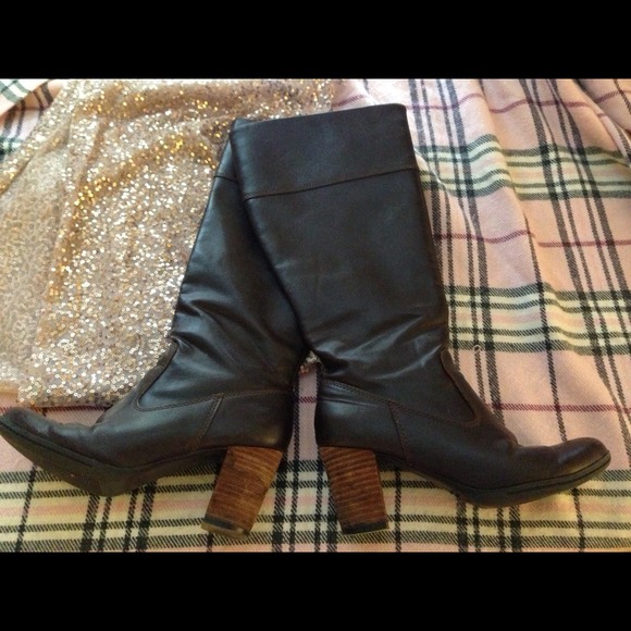 Sonoma knee high leather boots size 6 1/2:)