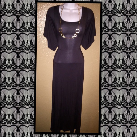 Black maxi with sleeves