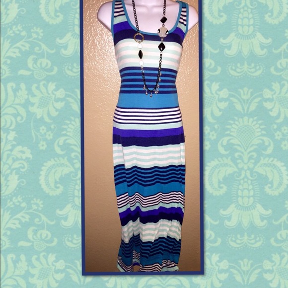 Long sleeveless maxi dress in darker tones of blue